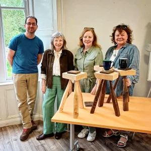 3 legged mug table
